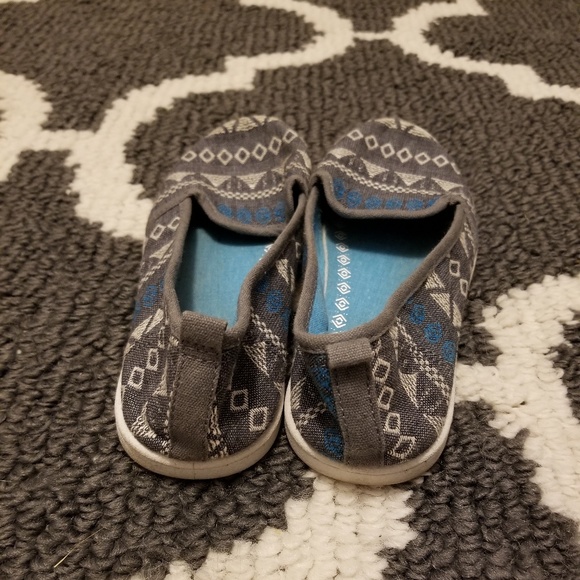 Aztec Design Flats - Picture 3 of 4